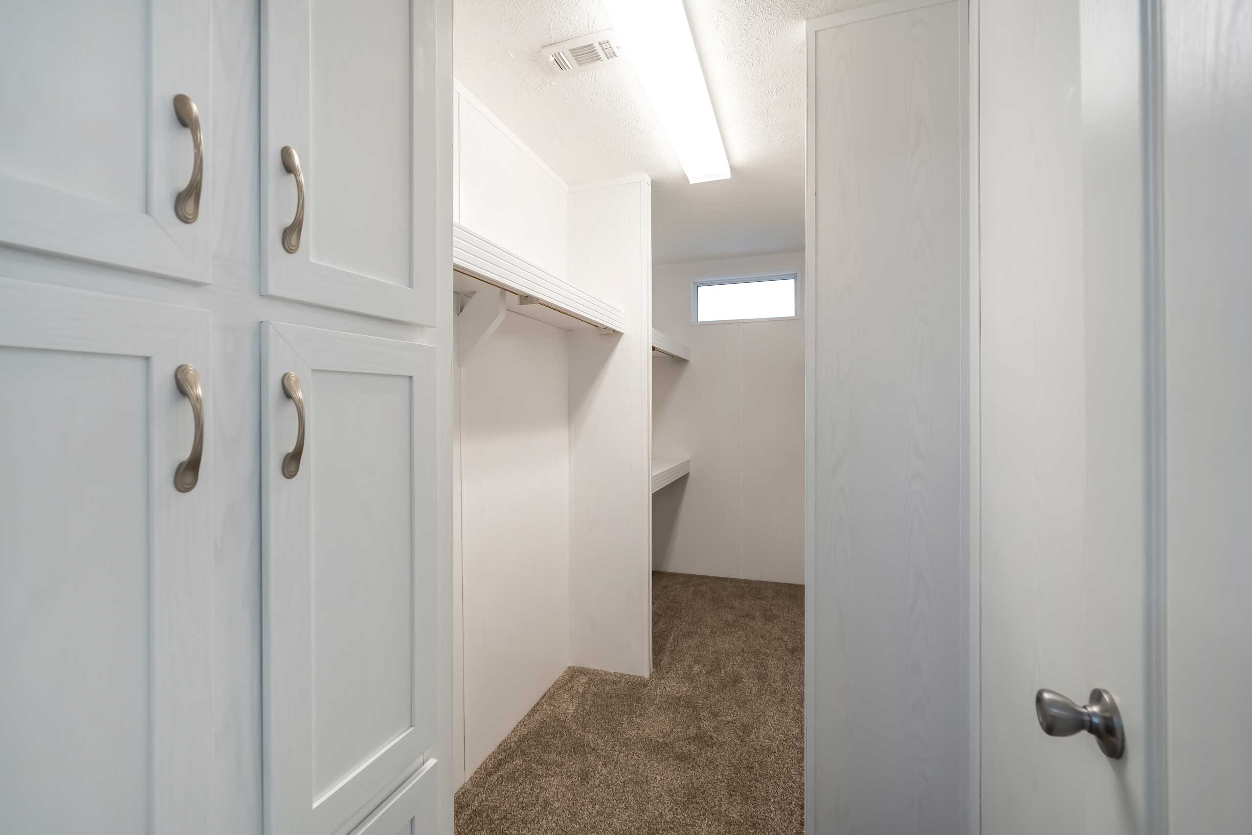 Kabco_MD-50_Closet_9434-1