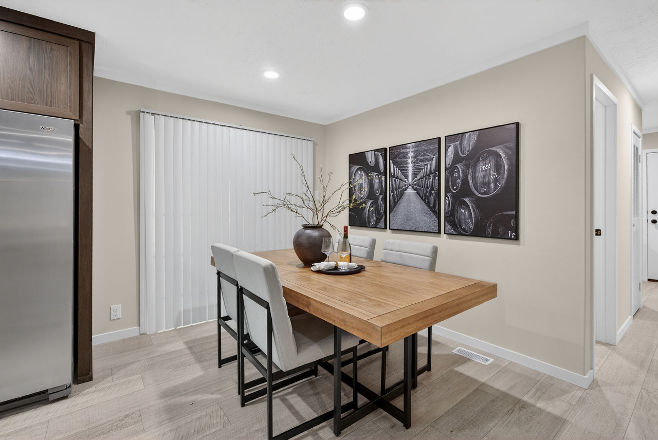 Champion-Stagg-Dining